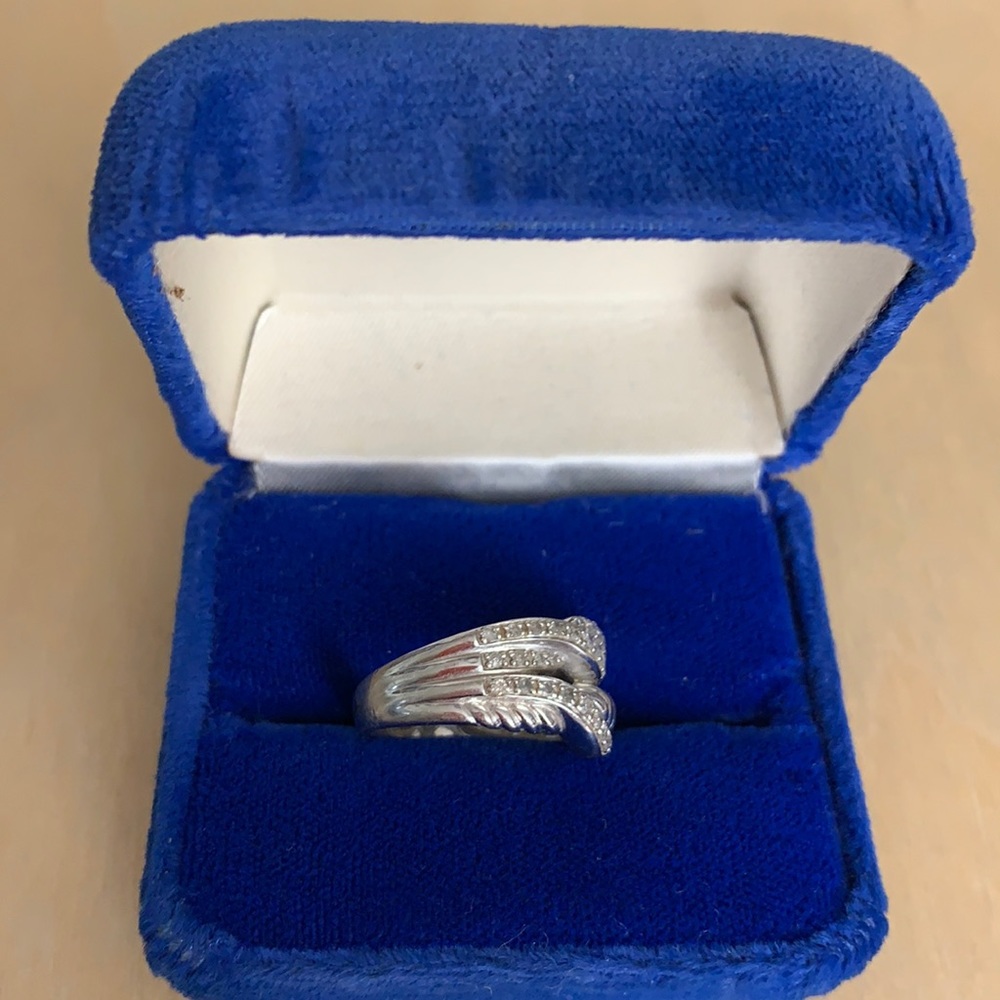 Whimsical Silver Rhinestone Ring - Picture 3 of 6